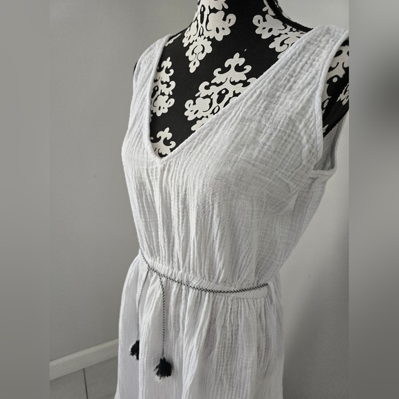 Elegant White Sleeveless Dress Size L - Picture 4 of 14